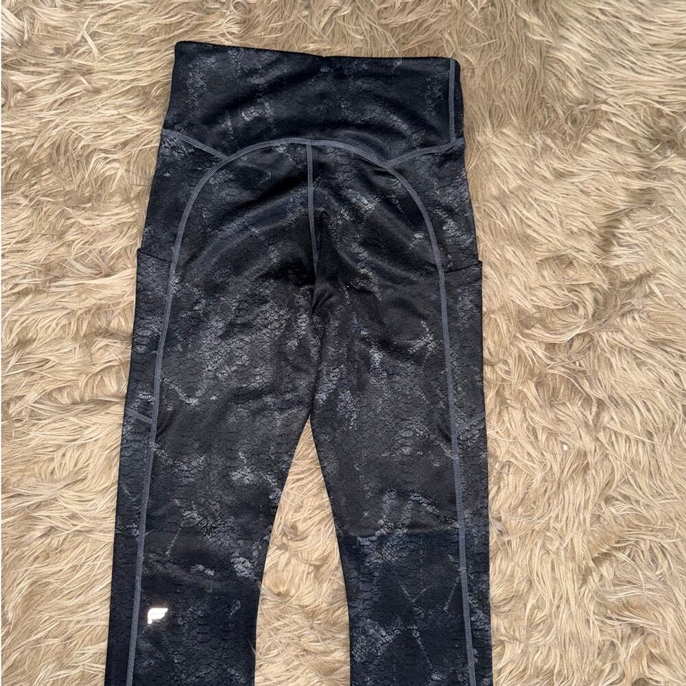 New Fabletics Cold Weather High Waisted Pocket Legging Reptilia size M - Picture 8 of 8